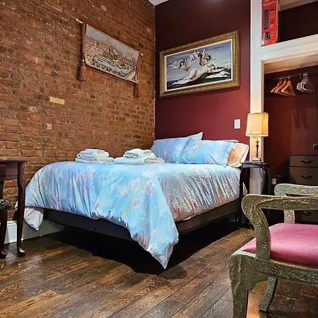 Luxurious At Colonial Townhouse Apartment New York
