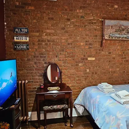 Luxurious At Colonial Townhouse