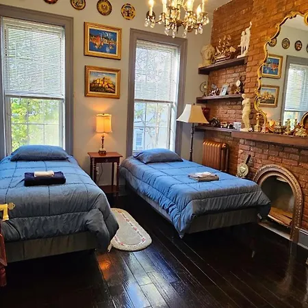 Luxurious At Colonial Townhouse Apartment