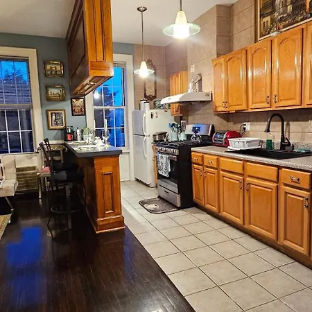 Luxurious At Colonial Townhouse *