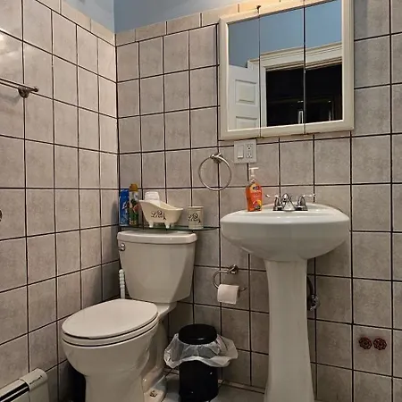 Luxurious At Colonial Townhouse Apartment *