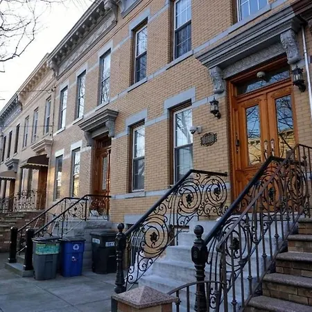 Luxurious At Colonial Townhouse Apartment New York