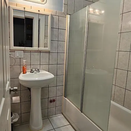 Luxurious At Colonial Townhouse New York