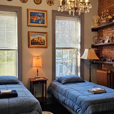 Luxurious At Colonial Townhouse Apartment