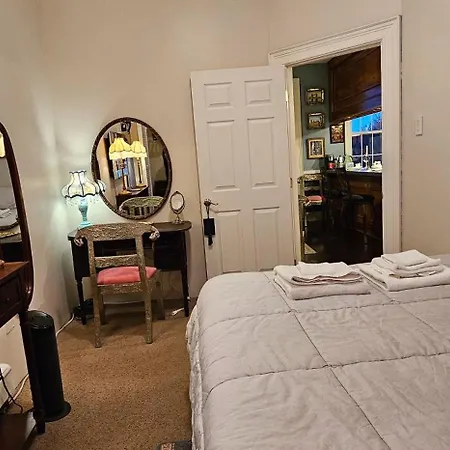 Luxurious At Colonial Townhouse *