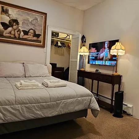 Luxurious At Colonial Townhouse New York