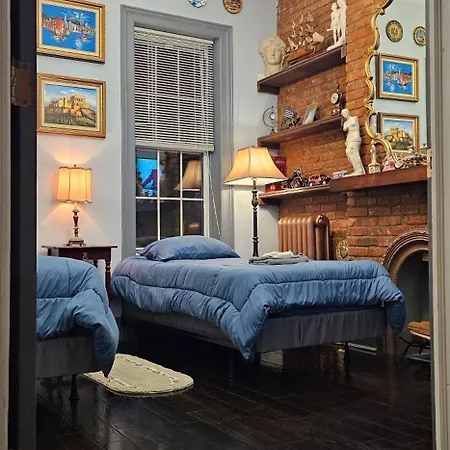 Luxurious At Colonial Townhouse * New York