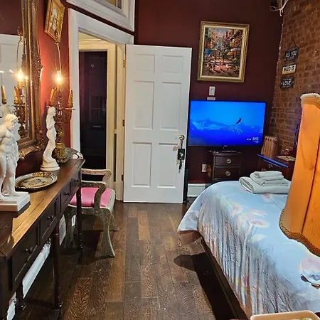 Luxurious At Colonial Townhouse Apartment *