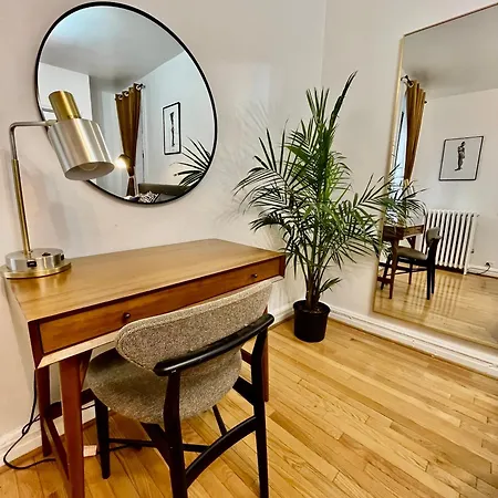 Chill In The Village Apartment