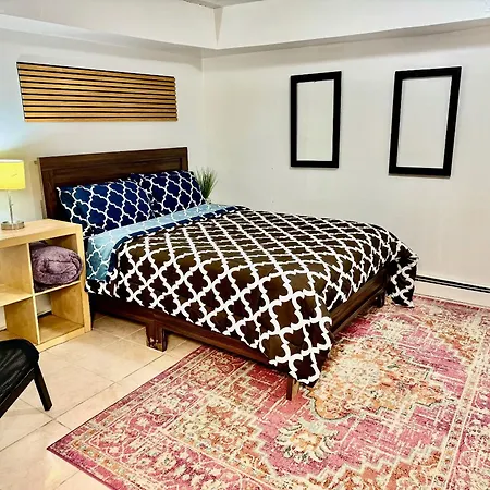 Lic, Private 2 Bedroom With Backyard! *