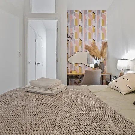 Designer 2 Bedroom Comfort Near Park Apartment *