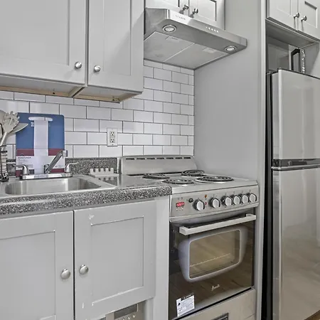 Designer 2 Bedroom Comfort Near Park *