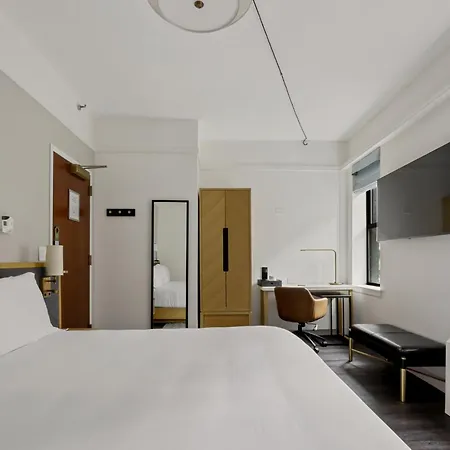 Hotel Newly Renovated At Club Quarters Times Square, 4*