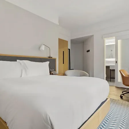 Newly Renovated At Club Quarters Times Square, Hotel New York