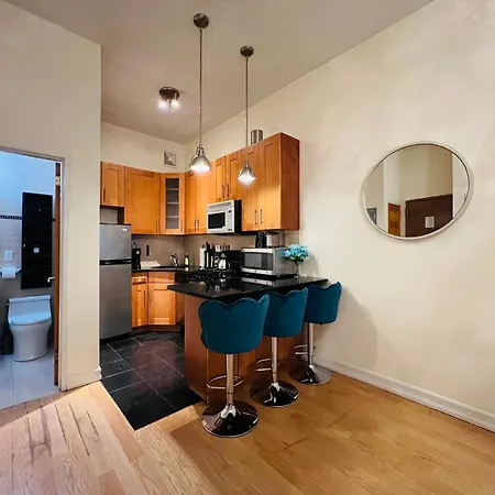 Apartment Steps From The Empire State Building *