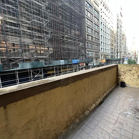 Steps From The Empire State Building New York