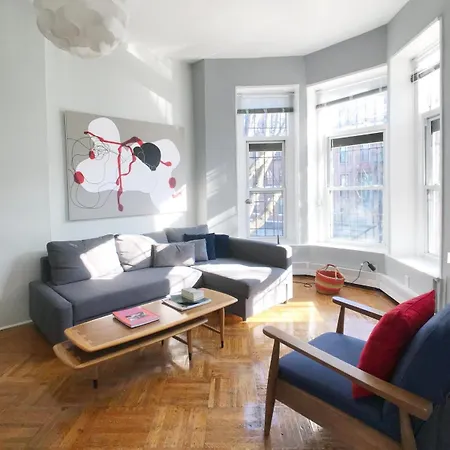 Apartment Serene Brooklyn Escape Near Cafes & Park, Sleeps 5 *