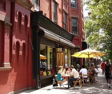 Apartment Serene Brooklyn Escape Near Cafes & Park, Sleeps 5