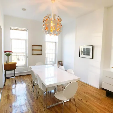 Serene Brooklyn Escape Near Cafes & Park, Sleeps 5 Apartment *