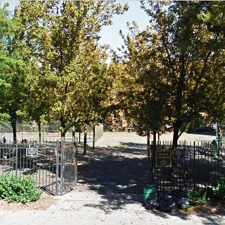 Serene Brooklyn Escape Near Cafes & Park, Sleeps 5 Apartment