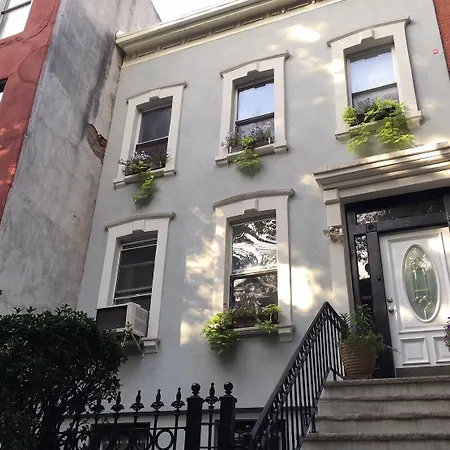 Brooklyn, Garden, Spacious, Great Location, 1 Stop To Manhattan Apartment *