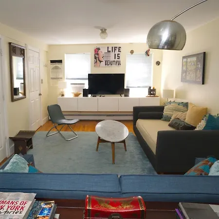 Brooklyn, Garden, Spacious, Great Location, 1 Stop To Manhattan *