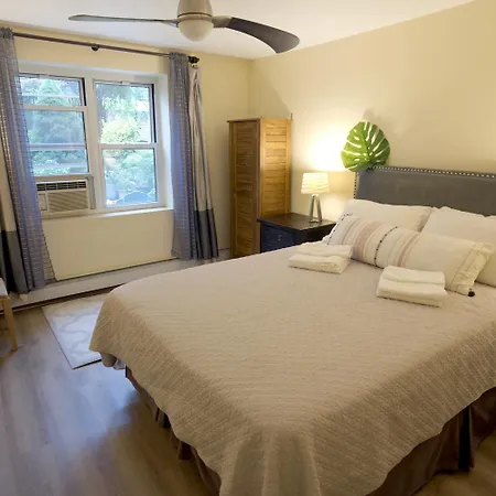Brooklyn, Garden, Spacious, Great Location, 1 Stop To Manhattan Apartment New York