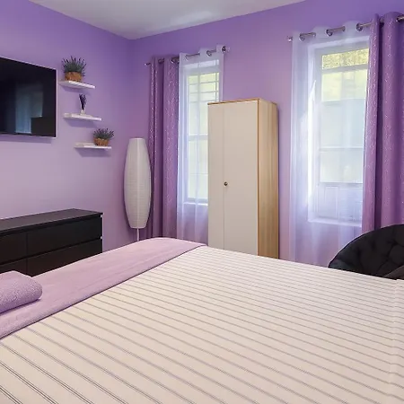 Lavender Style In Geusthouse Apartment