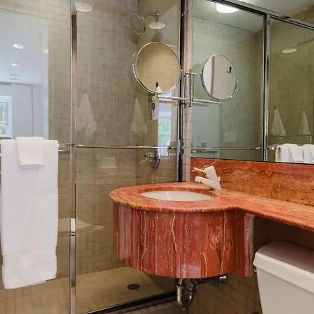 Private Beautiful Townhome W Zen Garden *