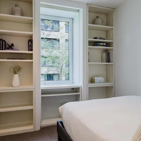 Private Beautiful Townhome W Zen Garden * New York