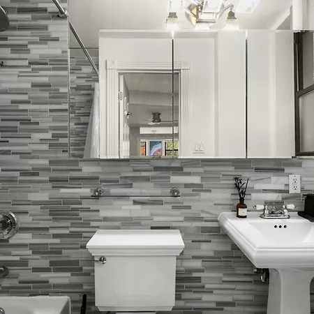 Stylish In Trendy East Village Apartment *