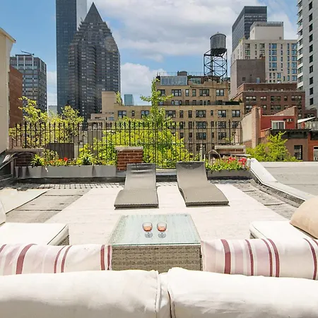 Designer In Diplomat District Apartment