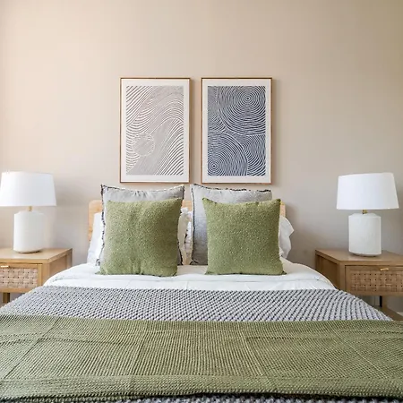 Chic Nyc Steps From Times Square With 2 Bedroom Apartment