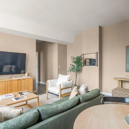 Apartment Chic Nyc Steps From Times Square With 2 Bedroom New York