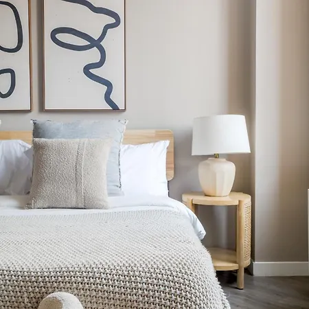 Chic Nyc Steps From Times Square With 2 Bedroom New York