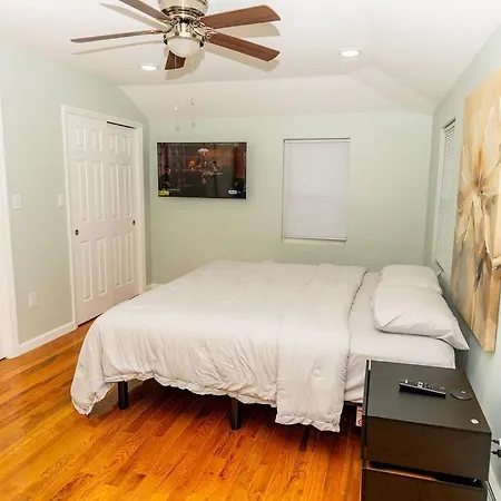 Apartment A Cozy Serene 3 Bdr, 2 Full Baths Near Jfk & Laguardia Airport *