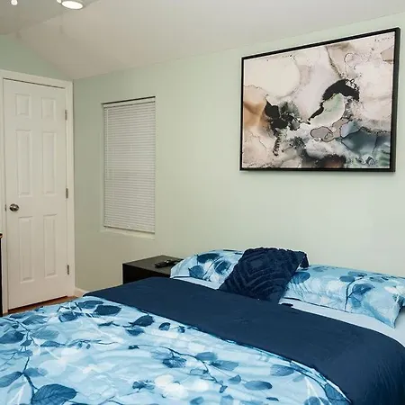 A Cozy Serene 3 Bdr, 2 Full Baths Near Jfk & Laguardia Airport Apartment *