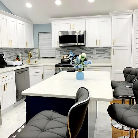 A Cozy Serene 3 Bdr, 2 Full Baths Near Jfk & Laguardia Airport New York