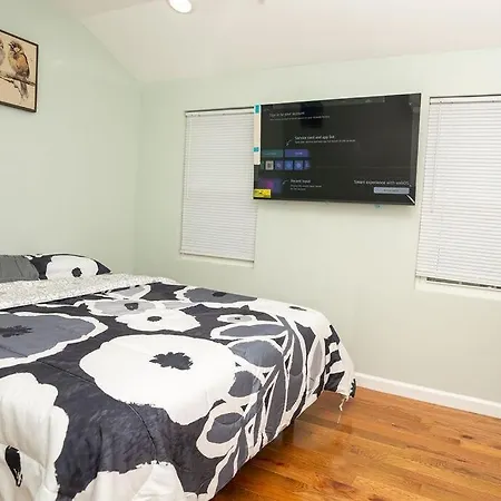 Apartment A Cozy Serene 3 Bdr, 2 Full Baths Near Jfk & Laguardia Airport *