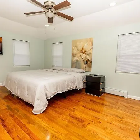 A Cozy Serene 3 Bdr, 2 Full Baths Near Jfk & Laguardia Airport *