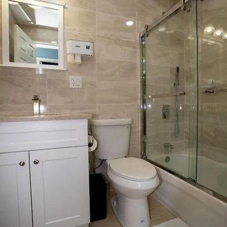 Apartment A Cozy Serene 3 Bdr, 2 Full Baths Near Jfk & Laguardia Airport *