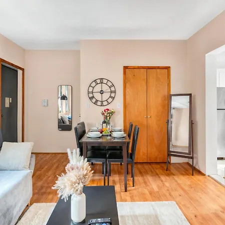 Stylish 2 Bedroom In Chelsea Apartment