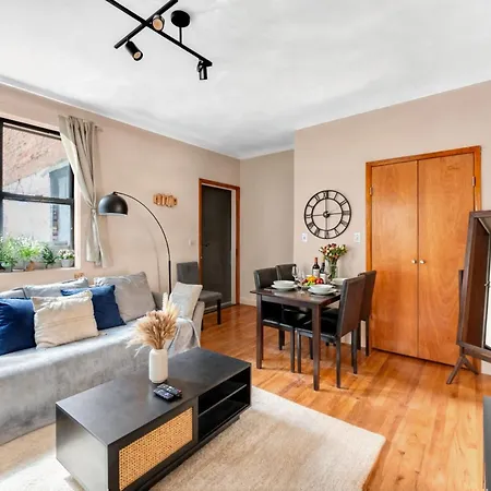 Stylish 2 Bedroom In Chelsea Apartment