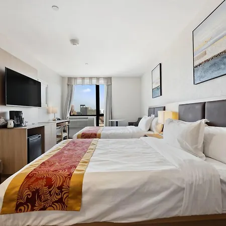 Hotel Ramada By Wyndham Flushing Queens 3*