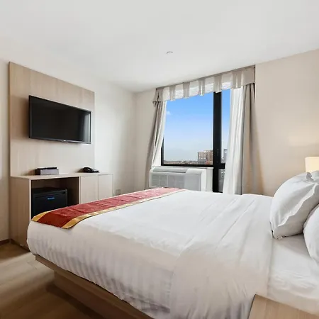 Ramada By Wyndham Flushing Queens Hotel