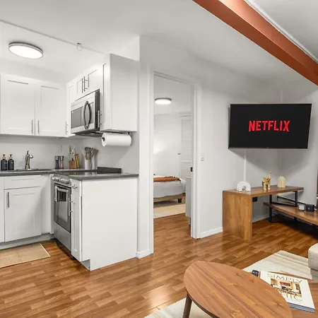 Chic Modern Unit In Nyc *