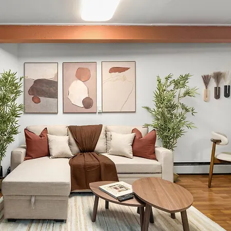 Chic Modern Unit In Nyc Apartment