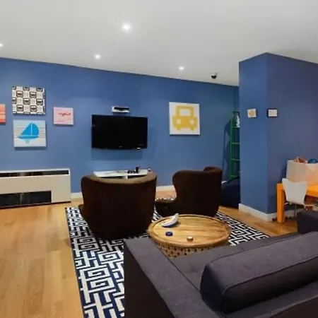 Global Luxury Suites At 95 Wall