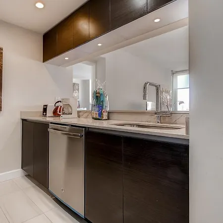 Global Luxury Suites At The Olivia Apartment
