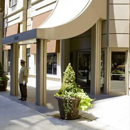Global Luxury At Ritz Plaza *